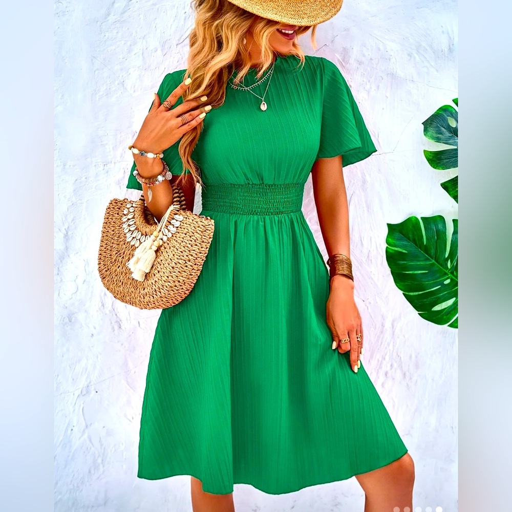 Green Flowy Elastic Waist Dress!
